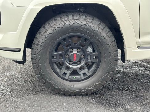 Used 2023 Toyota 4Runner Limited image 11