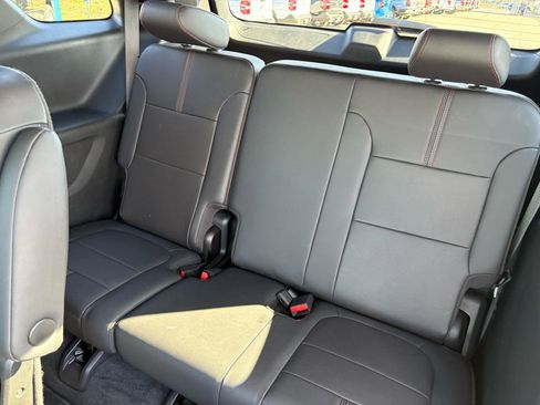 Used 2023 Chevrolet Traverse RS image 43
