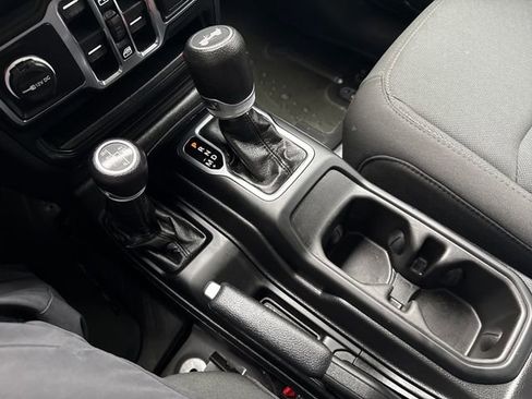 Used 2023 Jeep Wrangler Unlimited image 30