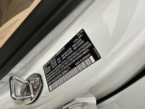 New 2025 Porsche Macan AWD/4WD image 18