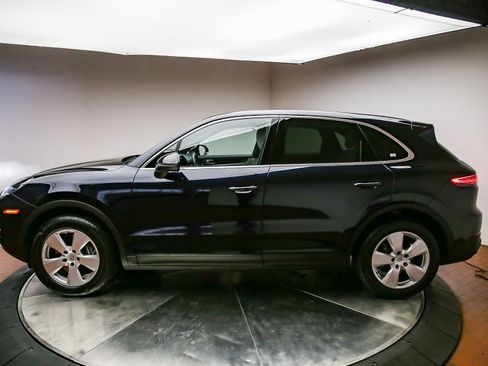 Certified 2023 Porsche Cayenne AWD/4WD image 2