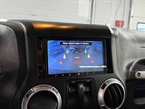 Used 2015 Jeep Wrangler Rubicon w/ Dual Top Group AWD/4WD image 20
