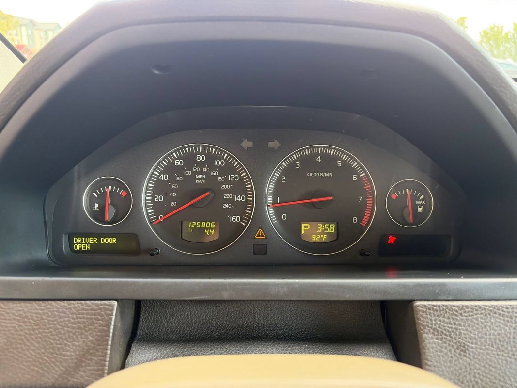 Used 2010 Volvo XC90 3.2 FWD image 11