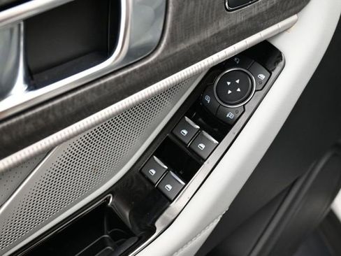 Certified 2025 Ford Explorer Platinum w/ Ultimate Package image 12