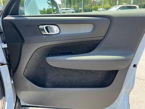 Used 2024 Volvo XC40 B5 Plus AWD/4WD image 8