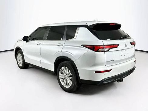 Used 2024 Mitsubishi Outlander ES FWD image 4