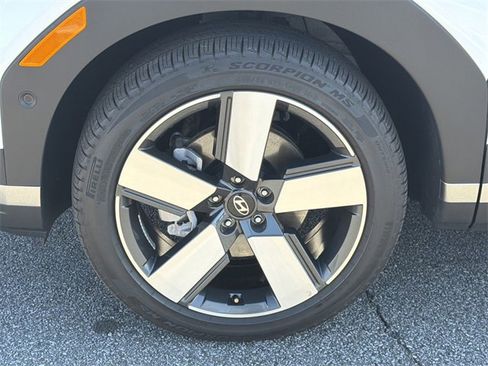 Used 2025 Hyundai Santa Fe Limited image 11