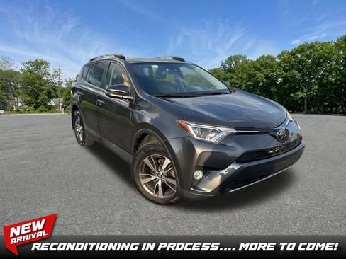 Used 2018 Toyota RAV4 XLE AWD/4WD image 1