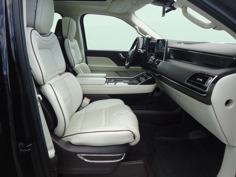 Used 2019 Lincoln Navigator L Black Label w/ Cargo Package AWD/4WD image 13