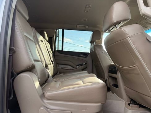 Used 2020 GMC Yukon XL SLE w/ SLE Value Package RWD image 31
