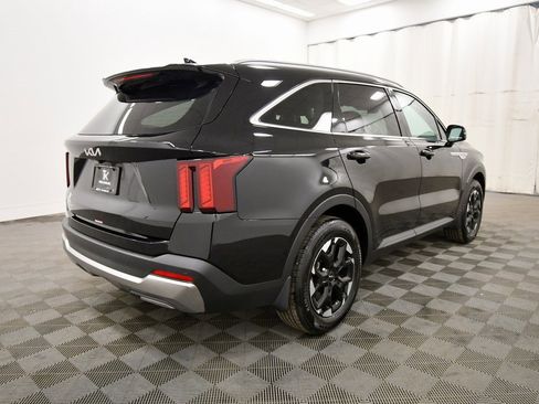 Certified 2025 Kia Sorento S image 8