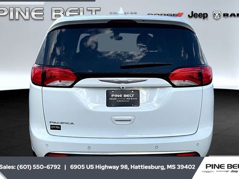 Used 2019 Chrysler Pacifica Touring Plus image 4