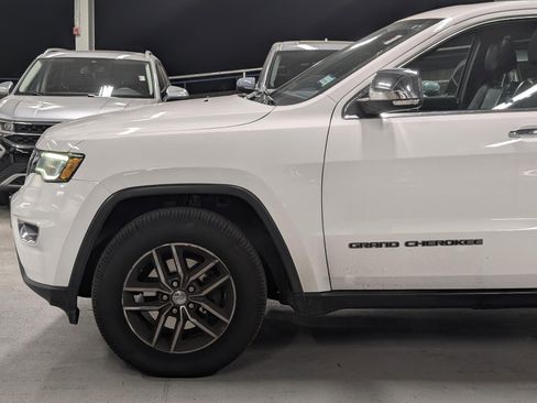 Used 2018 Jeep Grand Cherokee Limited w/ Luxury Group II image 4