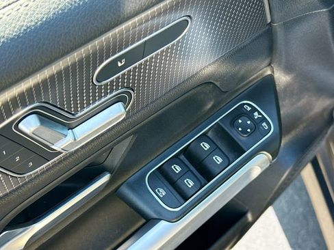 Used 2021 Mercedes-Benz GLB 250 4MATIC image 18