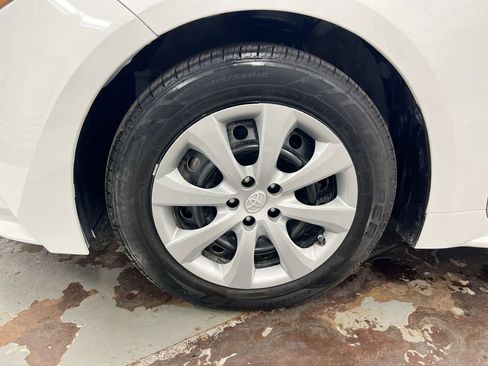 Used 2022 Toyota Corolla LE FWD image 25