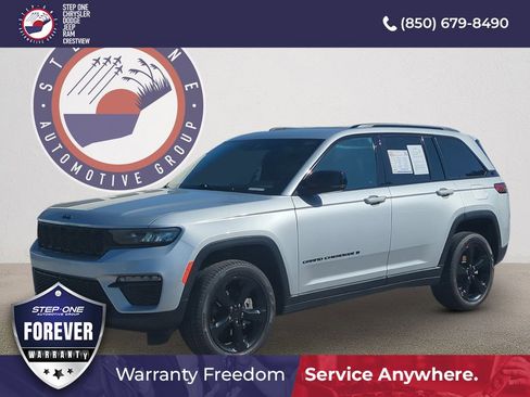 Used 2024 Jeep Grand Cherokee Limited w/ Black Appearance Package AWD/4WD image 1