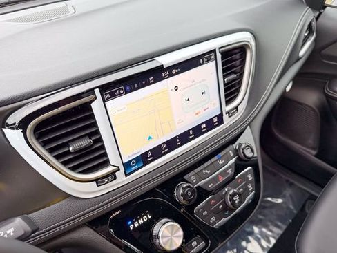 New 2026 Chrysler Pacifica Select image 18