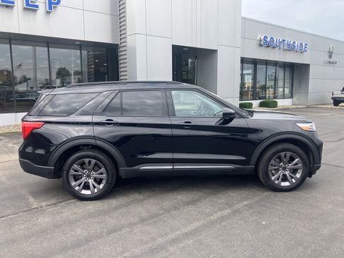 Used 2024 Ford Explorer XLT w/ Equipment Group 202A AWD/4WD image 8