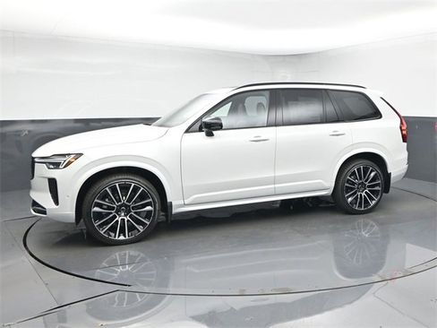 New 2026 Volvo XC90 B6 Ultra w/ Lounge Package image 4