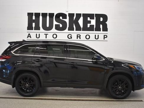 Used 2019 Toyota Highlander SE AWD/4WD image 2