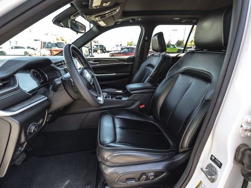 Used 2024 Jeep Grand Cherokee Limited AWD/4WD image 17