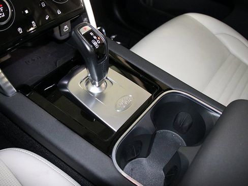 Used 2023 Land Rover Discovery Sport SE image 22