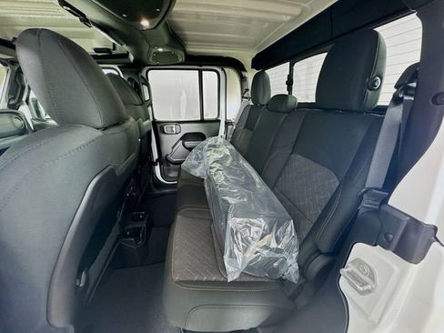 New 2026 Jeep Gladiator Mojave image 25