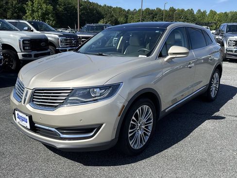 Used 2017 Lincoln MKX Reserve AWD/4WD image 3