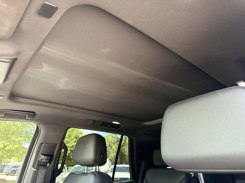 Used 2022 Chevrolet Tahoe Z71 w/ Luxury Package AWD/4WD image 25
