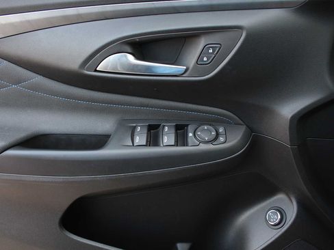 Used 2025 Buick Envista Sport Touring w/ Convenience I Package FWD image 32