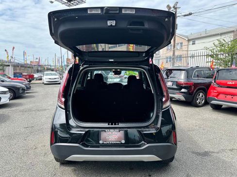 Used 2024 Kia Soul LX w/ Option Group 015 FWD image 6