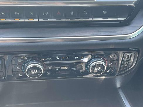 Used 2022 GMC Sierra 1500 SLT w/ SLT Premium Plus Package AWD/4WD image 28