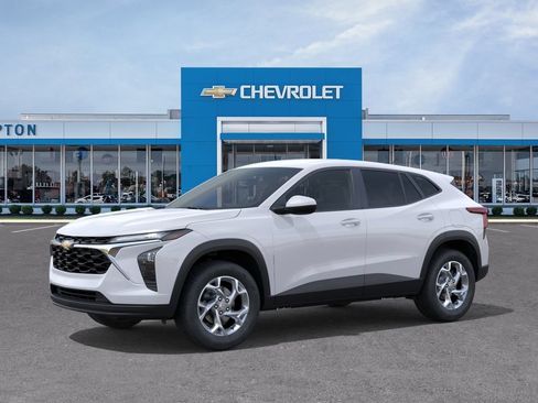 New 2026 Chevrolet Trax LS w/ LS Convenience Package FWD image 2