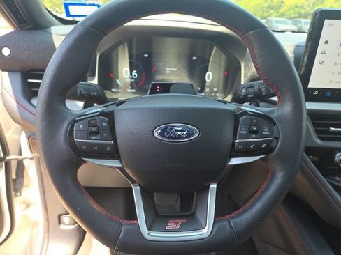 Used 2025 Ford Explorer ST AWD/4WD image 7