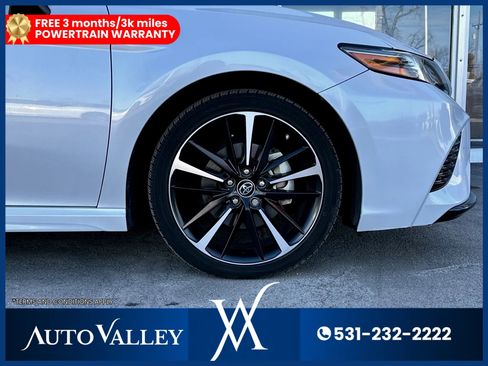 Used 2019 Toyota Camry XSE image 9
