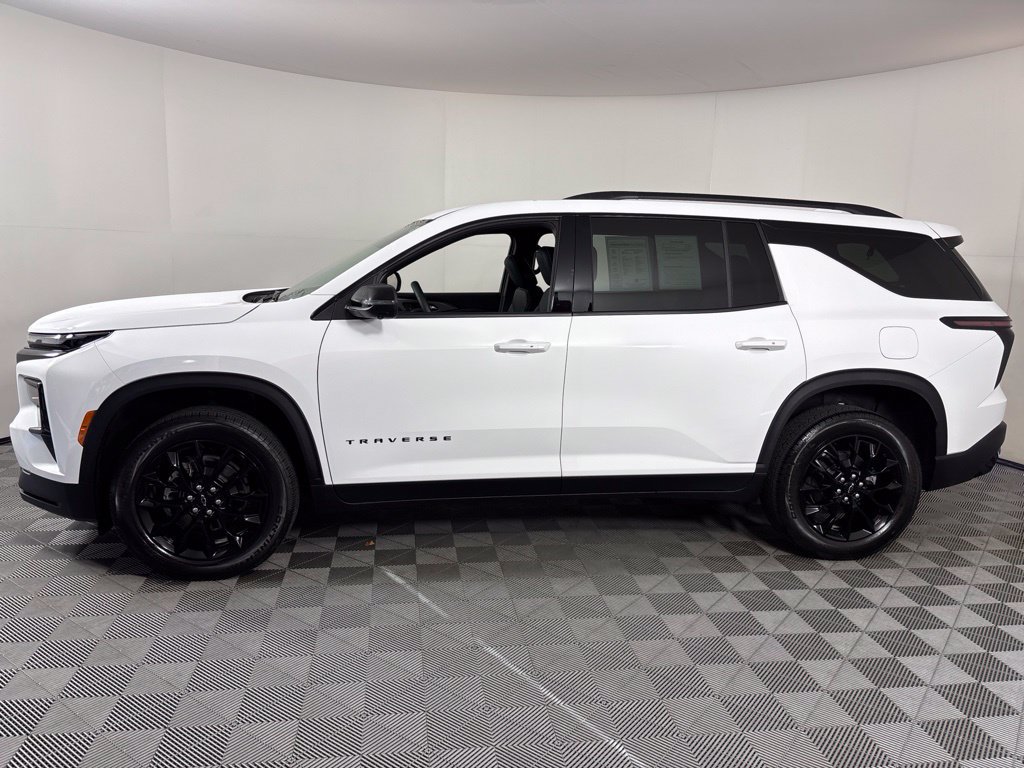 Certified 2026 Chevrolet Traverse LT w/ Midnight/Sport Edition FWD image 6