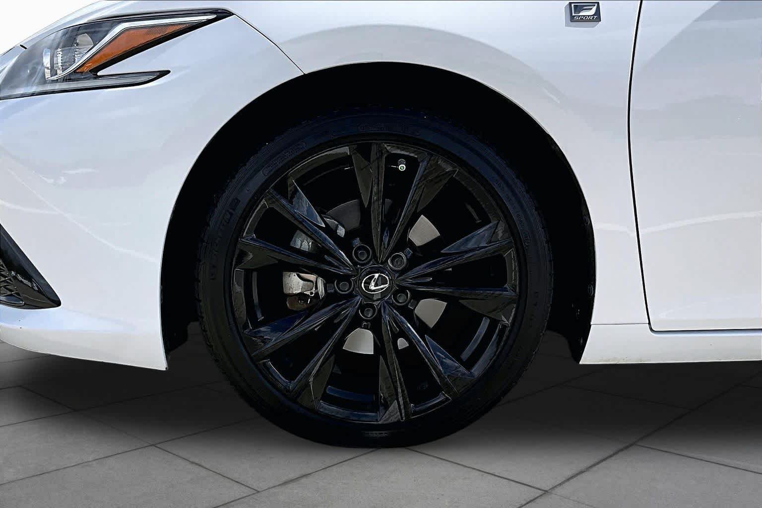 Used 2024 Lexus ES 350 F Sport w/ Accessory Package (Z2) FWD image 11