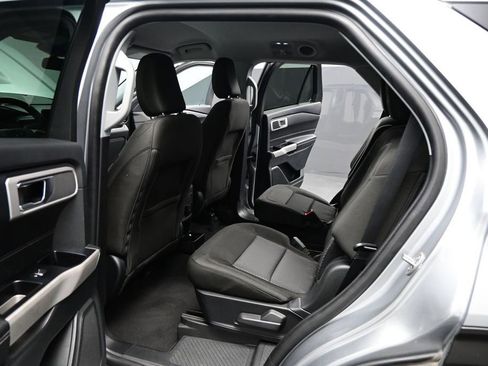 Used 2022 Ford Explorer XLT RWD image 23
