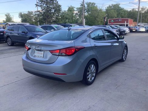 Used 2015 Hyundai Elantra SE w/ Option Group 02 FWD image 9