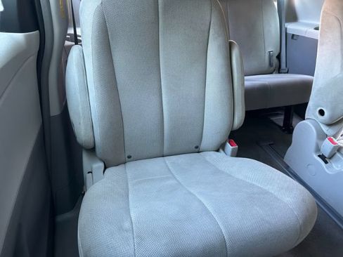 Used 2013 Toyota Sienna L w/ Towing Pkg FWD image 24