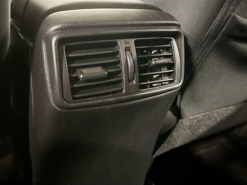 Used 2020 Nissan Rogue Sport SV image 28