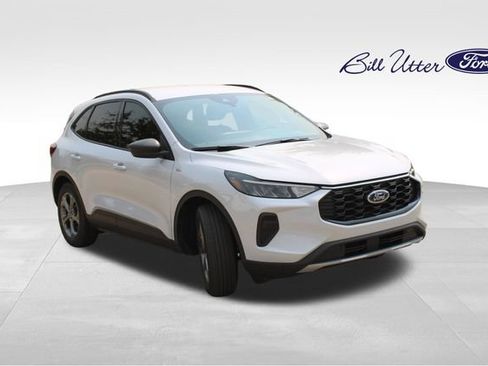 Used 2025 Ford Escape ST-Line w/ Tech Pack #1 FWD image 3