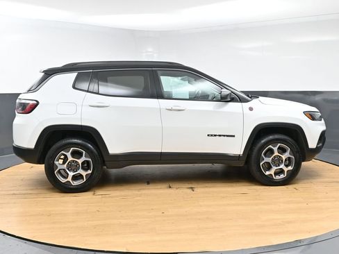 Used 2022 Jeep Compass Trailhawk w/ Trailhawk Convenience Group AWD/4WD image 8