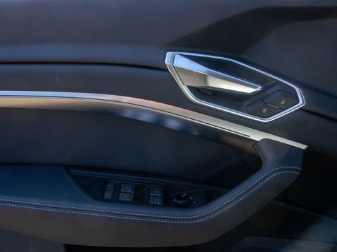 Used 2021 Audi e-tron Premium Plus w/ Premium Plus Package image 21
