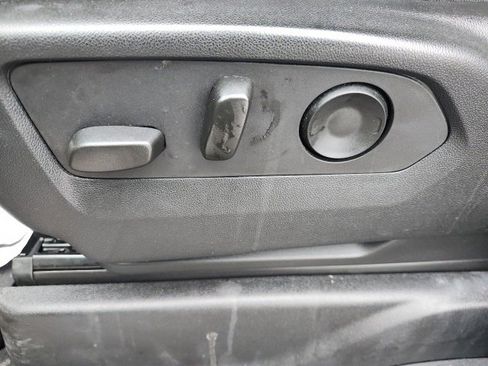 Used 2023 GMC Yukon SLE image 12