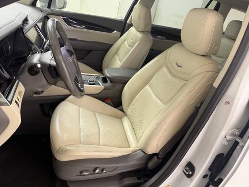 Used 2020 Cadillac XT6 Premium Luxury FWD image 40