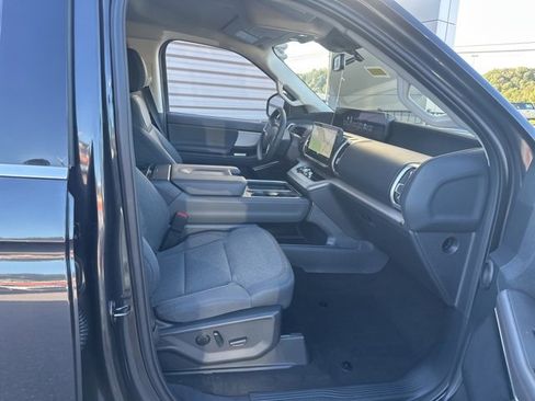 New 2025 Ford Expedition Active image 33