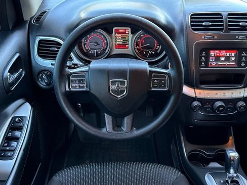 Used 2019 Dodge Journey SE w/ Blacktop Package FWD image 16