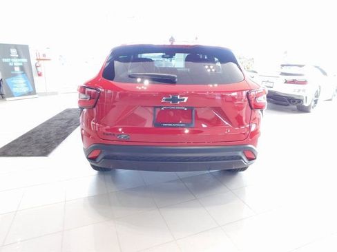 New 2026 Chevrolet Trax LS w/ LS Convenience Package FWD image 4