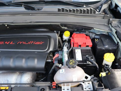 Used 2018 Jeep Renegade Trailhawk w/ Cold Weather Group II AWD/4WD image 40